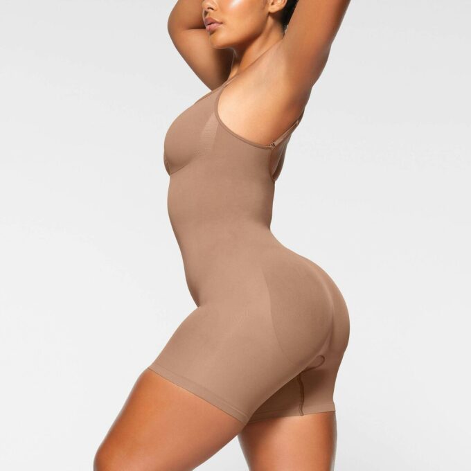 BEZSZWOWE BODY MODELUJĄCE DO ŚRODKA UD BEZSZWOWE BODY MODELUJĄCE DO ŚRODKA UD