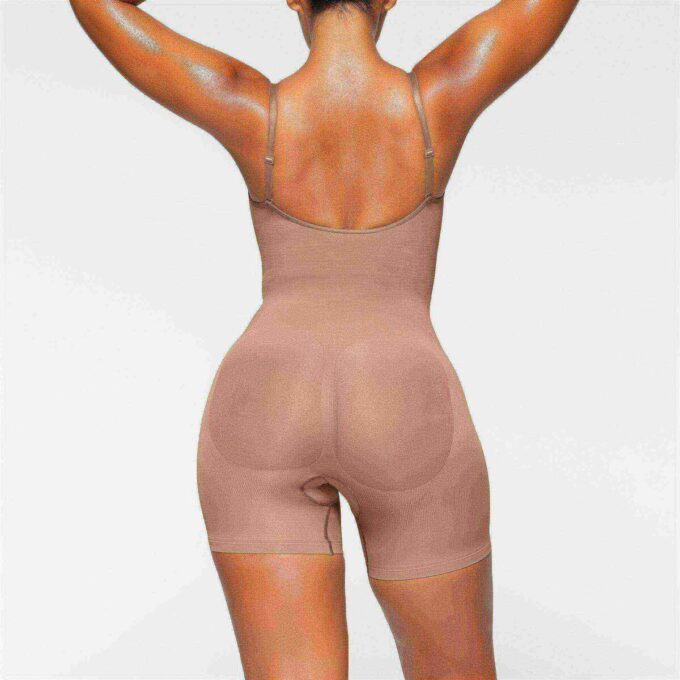 BEZSZWOWE BODY MODELUJĄCE DO ŚRODKA UD BEZSZWOWE BODY MODELUJĄCE DO ŚRODKA UD
