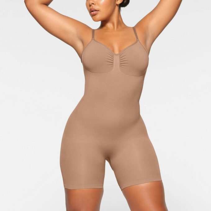 BEZSZWOWE BODY MODELUJĄCE DOLNY PLECY DO POŁOWY UD