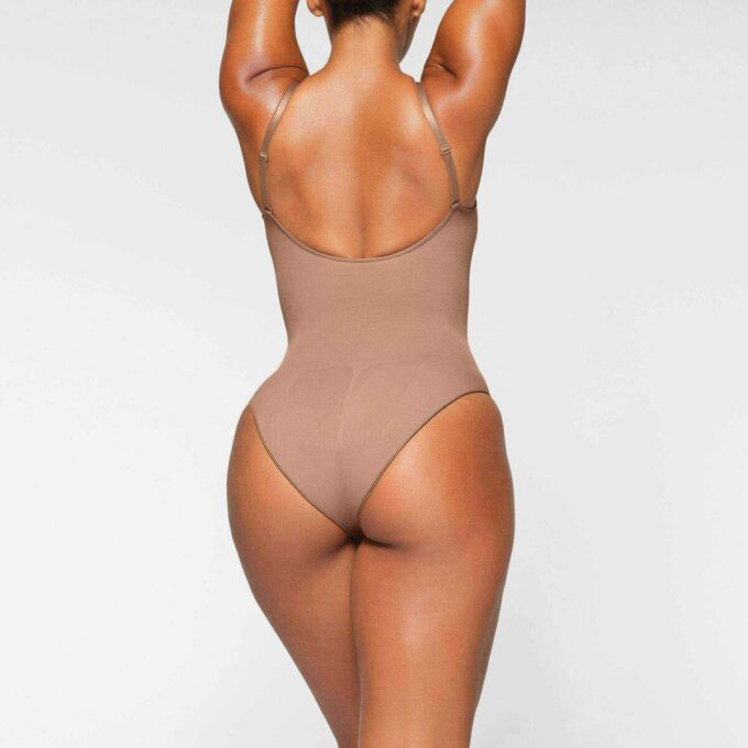 BEZSZWOWE BODY MODELUJĄCE KRÓTKIE BEZSZWOWE BODY MODELUJĄCE KRÓTKIE