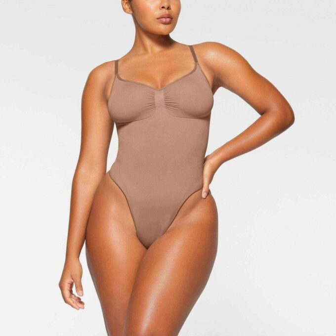 BEZSZWOWE BODY MODELUJĄCE STRINGI BEZSZWOWE BODY MODELUJĄCE STRINGI