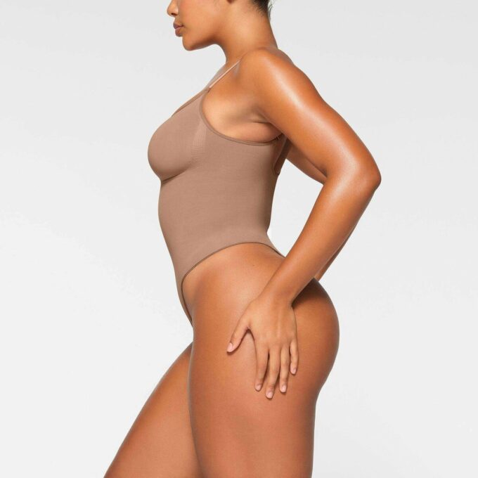 BEZSZWOWE BODY MODELUJĄCE STRINGI BEZSZWOWE BODY MODELUJĄCE STRINGI