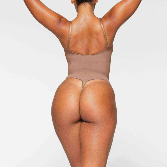BEZSZWOWE BODY MODELUJĄCE STRINGI BEZSZWOWE BODY MODELUJĄCE STRINGI