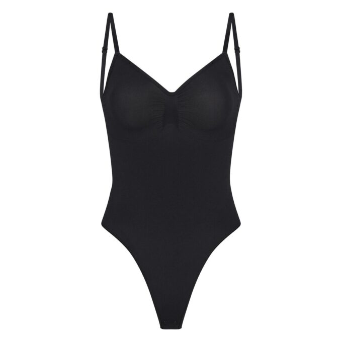 BEZSZWOWE BODY STRINGI Z ODCIĘTYMI PLECAMI BEZSZWOWE BODY STRINGI Z ODCIĘTYMI PLECAMI