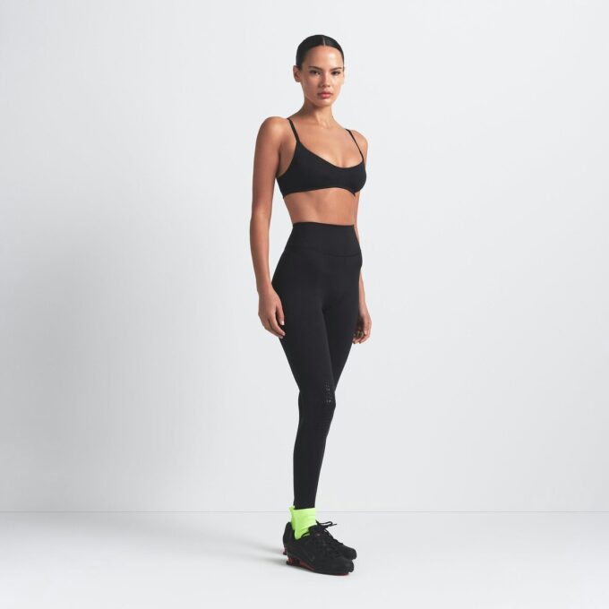 Biustonosz NikeSKIMS MATTE MICRO SCOOP Biustonosz NikeSKIMS MATTE MICRO SCOOP