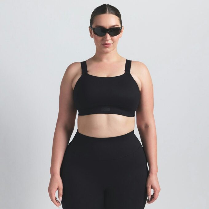 Biustonosz NikeSKIMS MATTE WIDE STRAP Biustonosz NikeSKIMS MATTE WIDE STRAP