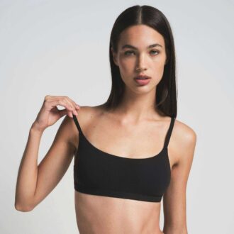 Biustonosz typu bralette z wycięciem na plecach, który pasuje na każdą figurę