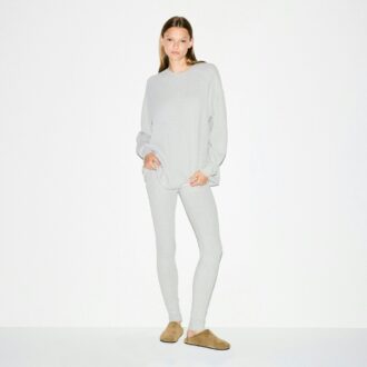 Gruby, gofrowany, oversize’owy sweter z okrągłym dekoltem Gruby, gofrowany, oversize’owy sweter z okrągłym dekoltem