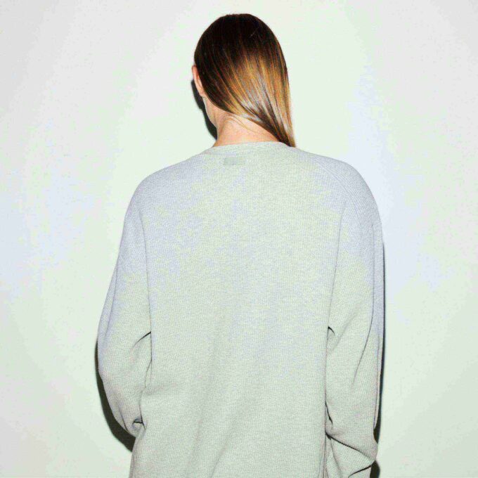 Gruby, gofrowany, oversize’owy sweter z okrągłym dekoltem Gruby, gofrowany, oversize’owy sweter z okrągłym dekoltem