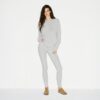 Gruby, gofrowany, oversize’owy sweter z okrągłym dekoltem Gruby, gofrowany, oversize’owy sweter z okrągłym dekoltem