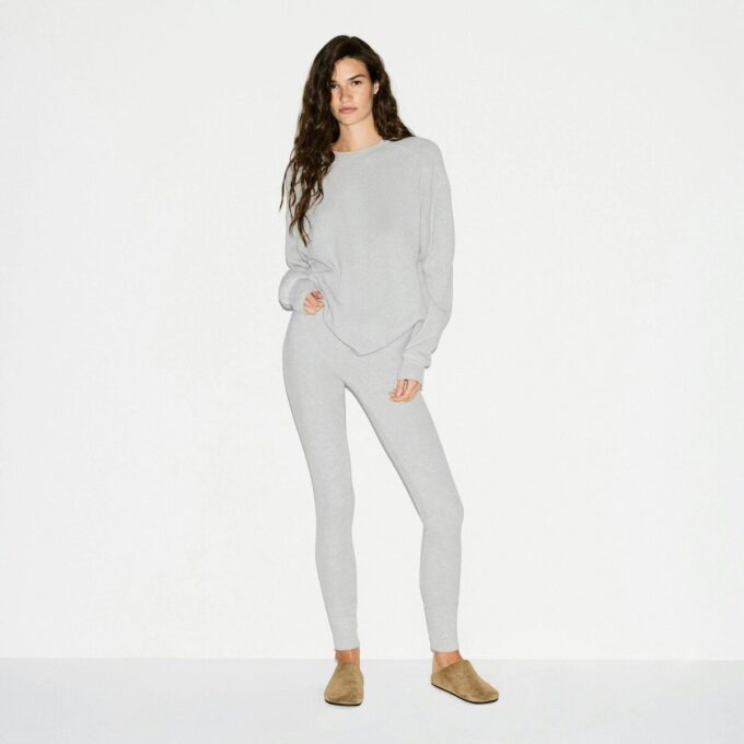 Gruby, gofrowany, oversize’owy sweter z okrągłym dekoltem Gruby, gofrowany, oversize’owy sweter z okrągłym dekoltem