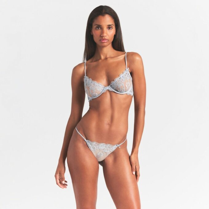 Haftowana bielizna bikini bez kroku, stringi Haftowana bielizna bikini bez kroku, stringi