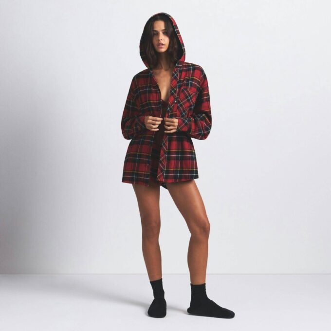 Koszula flanelowa do spania z kapturem oversize i zapięciem na guziki Koszula flanelowa do spania z kapturem oversize i zapięciem na guziki