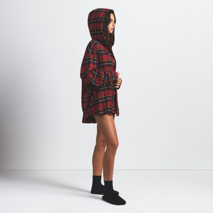Koszula flanelowa do spania z kapturem oversize i zapięciem na guziki Koszula flanelowa do spania z kapturem oversize i zapięciem na guziki