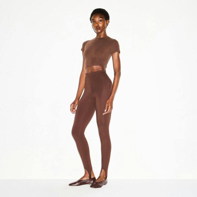 Legginsy z wysokim stanem i strzemionami z kolekcji Essential Legginsy z wysokim stanem i strzemionami z kolekcji Essential