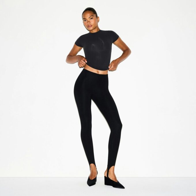 Legginsy z wysokim stanem i strzemionami z kolekcji Essential Legginsy z wysokim stanem i strzemionami z kolekcji Essential