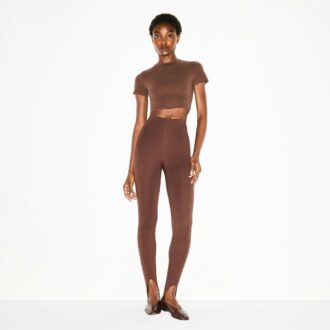 Legginsy z wysokim stanem i strzemionami z kolekcji Essential