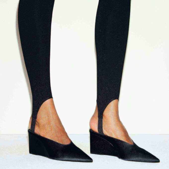 Legginsy z wysokim stanem i strzemionami z kolekcji Essential Legginsy z wysokim stanem i strzemionami z kolekcji Essential
