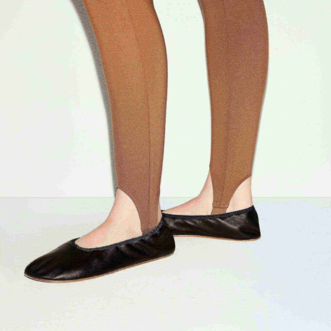 Legginsy z wysokim stanem i strzemionami z kolekcji Essential Legginsy z wysokim stanem i strzemionami z kolekcji Essential
