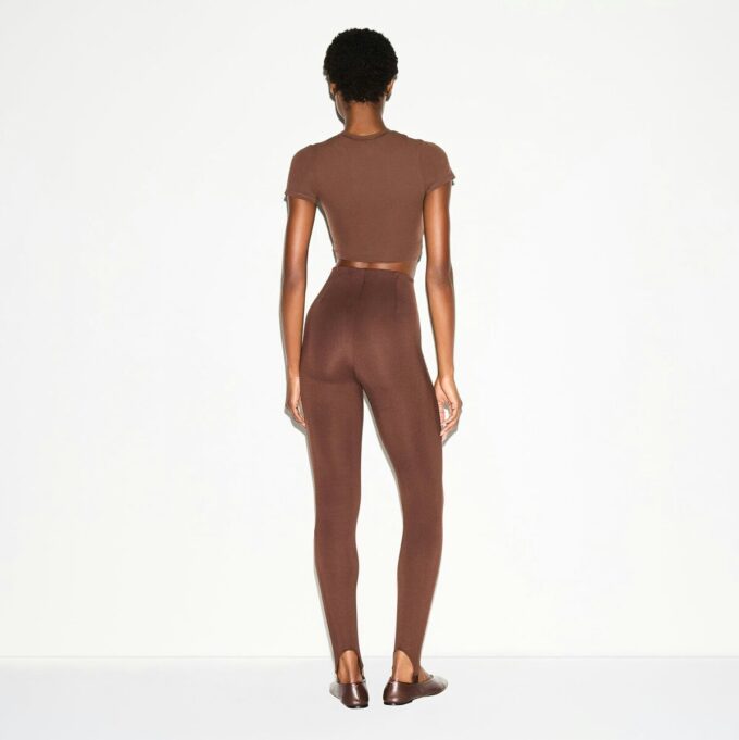 Legginsy z wysokim stanem i strzemionami z kolekcji Essential Legginsy z wysokim stanem i strzemionami z kolekcji Essential