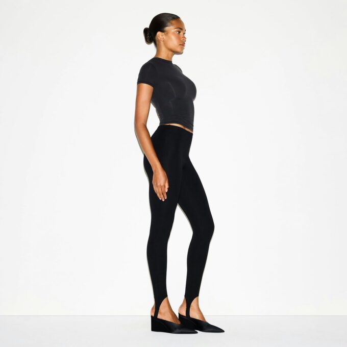 Legginsy z wysokim stanem i strzemionami z kolekcji Essential Legginsy z wysokim stanem i strzemionami z kolekcji Essential