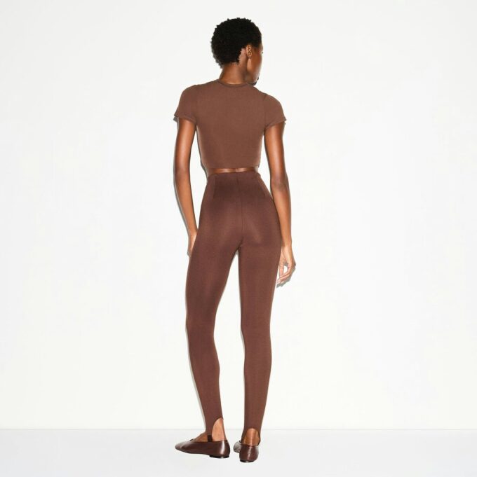 Legginsy z wysokim stanem i strzemionami z kolekcji Essential Legginsy z wysokim stanem i strzemionami z kolekcji Essential