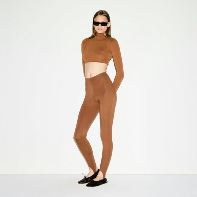 Legginsy z wysokim stanem i strzemionami z kolekcji Essential Legginsy z wysokim stanem i strzemionami z kolekcji Essential