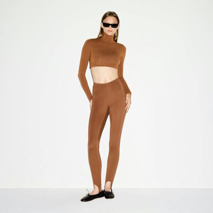 Legginsy z wysokim stanem i strzemionami z kolekcji Essential Legginsy z wysokim stanem i strzemionami z kolekcji Essential