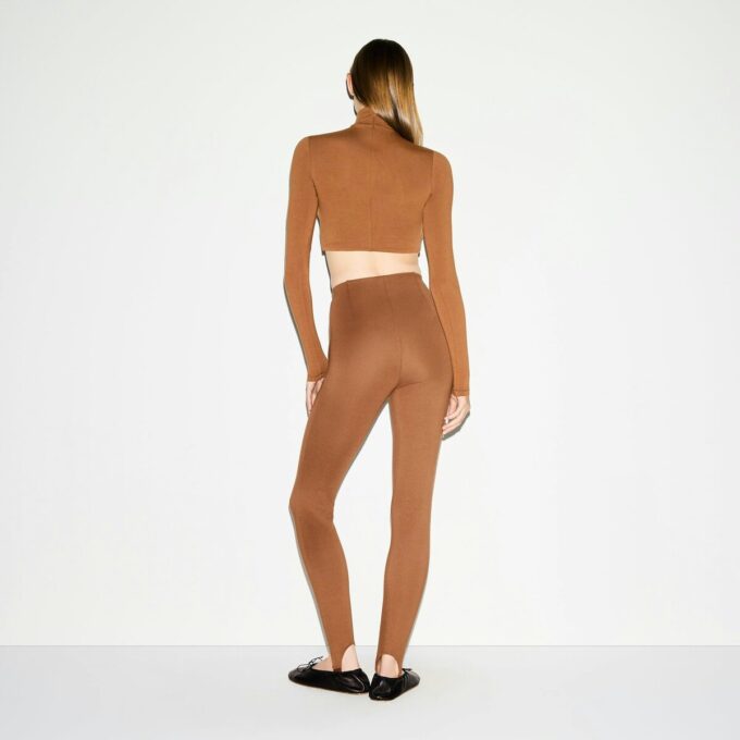 Legginsy z wysokim stanem i strzemionami z kolekcji Essential Legginsy z wysokim stanem i strzemionami z kolekcji Essential