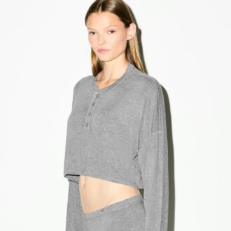 LEKKA, MODALNA, SKRÓCONA HENLEY LEKKA, MODALNA, SKRÓCONA HENLEY
