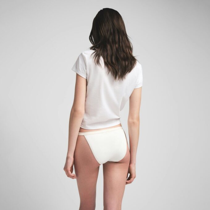 LEKKIE BAWEŁNIANE BIKINI STRING Z LOGO PIKOTYKAMI LEKKIE BAWEŁNIANE BIKINI STRING Z LOGO PIKOTYKAMI