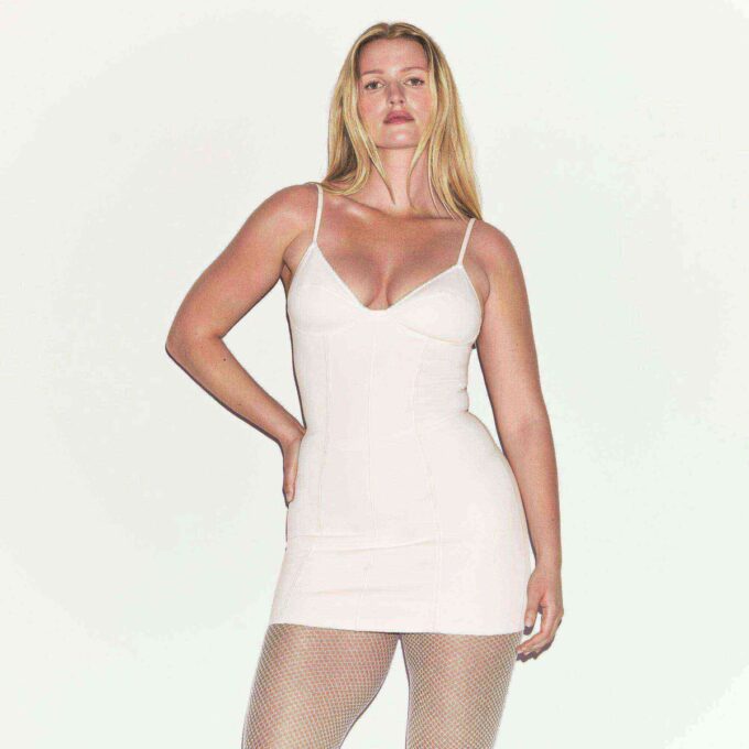 MINI SUKIENKA Z BAWEŁNIANEJ BIELIZNY MODELUJĄCEJ