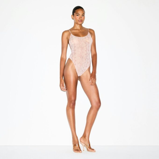 MLECZNE PRZEŹROCZYSTE BODY CAMI