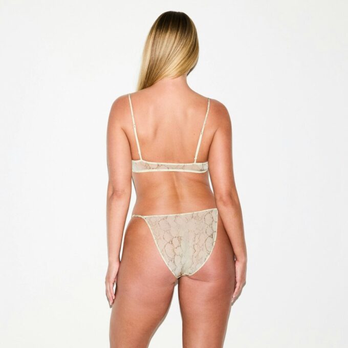 MLECZNY PRZEŹROCZYSTY TRÓJKĄTNY BRALETTE MLECZNY PRZEŹROCZYSTY TRÓJKĄTNY BRALETTE