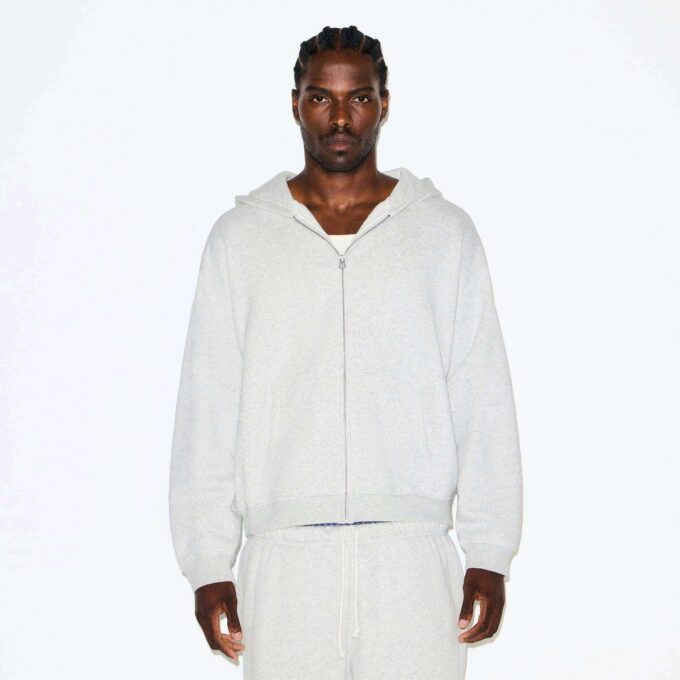 MĘSKA BLUZA Z KAPTUREM FLEECE LOUNGE Z LUŹNYM ROZPIĘCIEM MĘSKA BLUZA Z KAPTUREM FLEECE LOUNGE Z LUŹNYM ROZPIĘCIEM