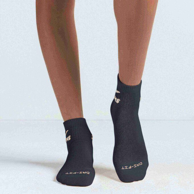 NikeSKIMS ACCESSORIES DRI-FIT QUARTER CREW SOCK 3-PACK NikeSKIMS ACCESSORIES DRI-FIT QUARTER CREW SOCK 3-PACK