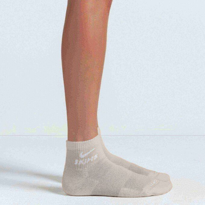 NikeSKIMS ACCESSORIES DRI-FIT QUARTER CREW SOCK 3-PACK NikeSKIMS ACCESSORIES DRI-FIT QUARTER CREW SOCK 3-PACK
