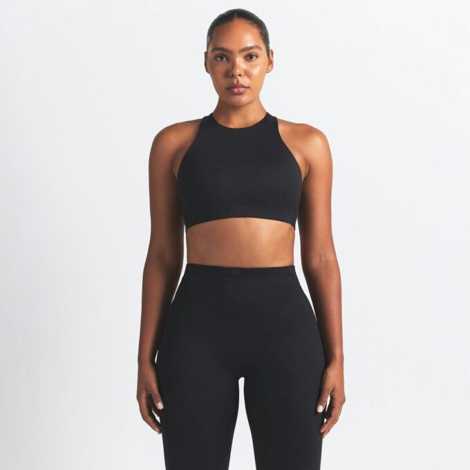 NikeSKIMS MATTE HIGH NECK BIUSTONOSZ NikeSKIMS MATTE HIGH NECK BIUSTONOSZ