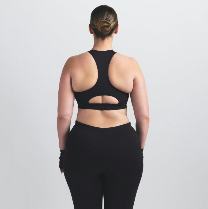 NikeSKIMS MATTE HIGH NECK BIUSTONOSZ NikeSKIMS MATTE HIGH NECK BIUSTONOSZ