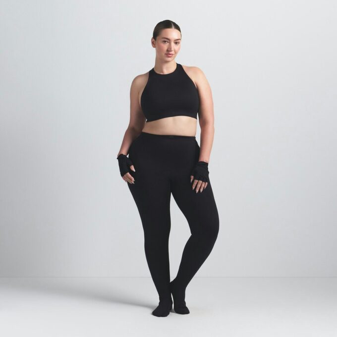 NikeSKIMS MATTE HIGH NECK BIUSTONOSZ NikeSKIMS MATTE HIGH NECK BIUSTONOSZ