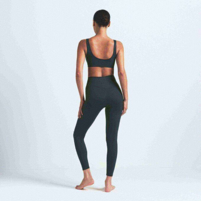 NikeSKIMS MATTE KNEE GRIP LEGGING 26″ NikeSKIMS MATTE KNEE GRIP LEGGING 26″