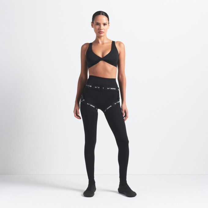 NikeSKIMS MATTE LEGGING 26″ NikeSKIMS MATTE LEGGING 26″