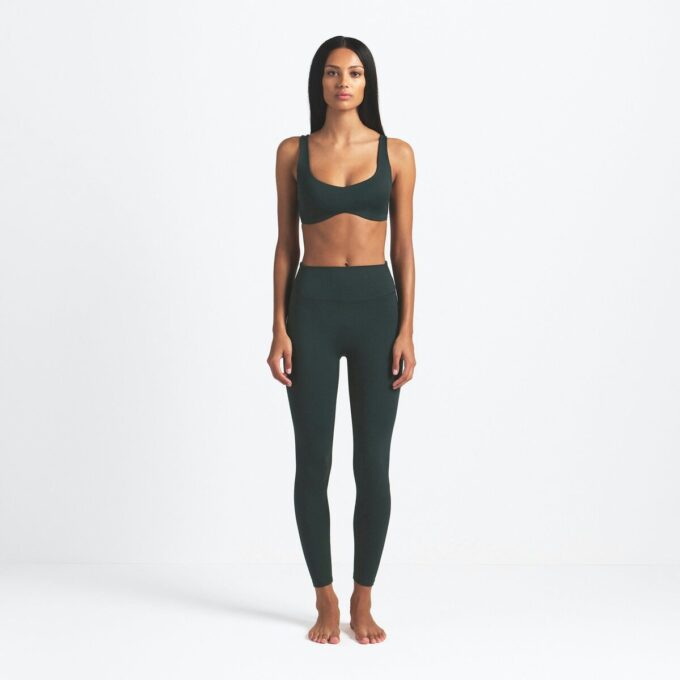 NikeSKIMS MATTE LEGGING 26″ NikeSKIMS MATTE LEGGING 26″