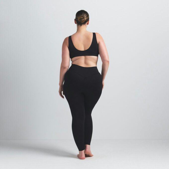 NikeSKIMS MATTE LEGGING 26″ NikeSKIMS MATTE LEGGING 26″