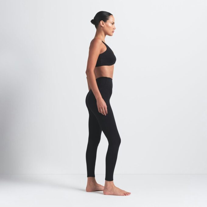 NikeSKIMS MATTE LEGGING 26″ NikeSKIMS MATTE LEGGING 26″