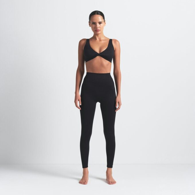 NikeSKIMS MATTE LEGGING 26″ NikeSKIMS MATTE LEGGING 26″