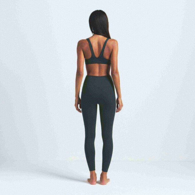 NikeSKIMS MATTE LEGGING 26″ NikeSKIMS MATTE LEGGING 26″