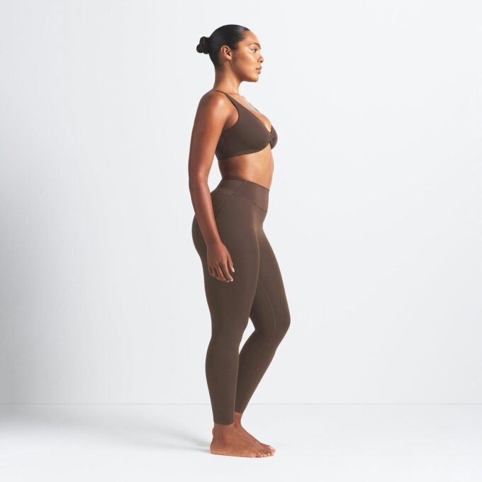 NikeSKIMS MATTE LEGGING 26″ NikeSKIMS MATTE LEGGING 26″