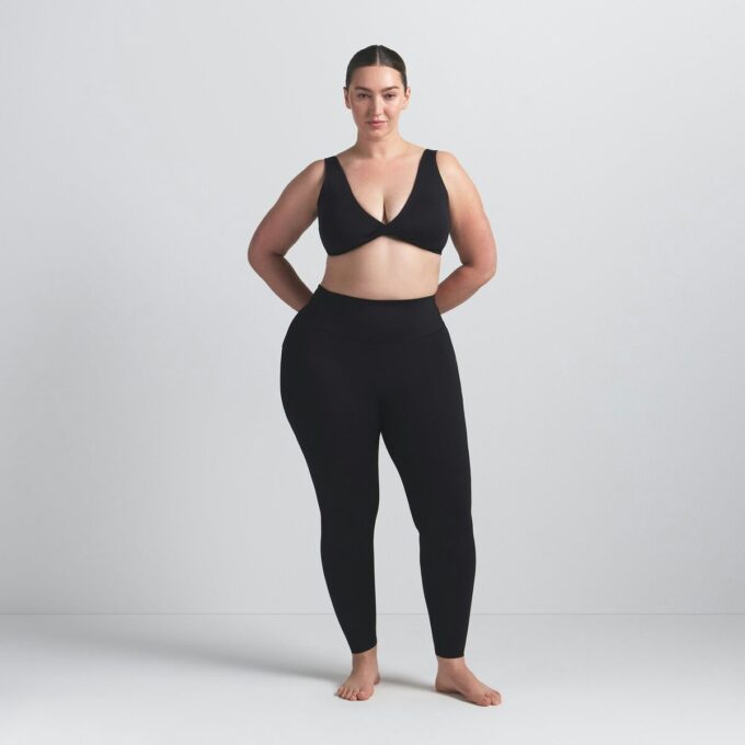 NikeSKIMS MATTE LEGGING 26″ NikeSKIMS MATTE LEGGING 26″
