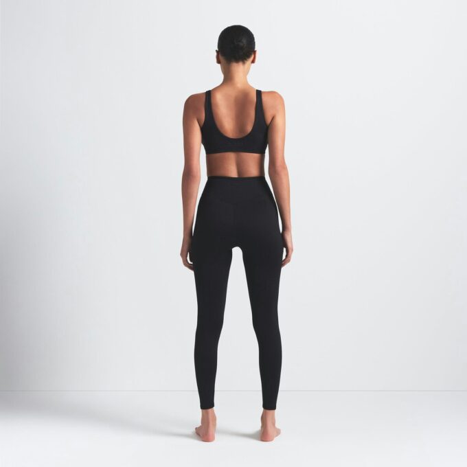 NikeSKIMS MATTE LEGGING 26″ NikeSKIMS MATTE LEGGING 26″